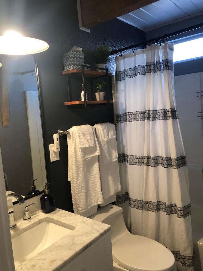 Maison Solange-Red Barn Farmhouse Style- Moonridge ビッグ・ベア・シティ エクステリア 写真