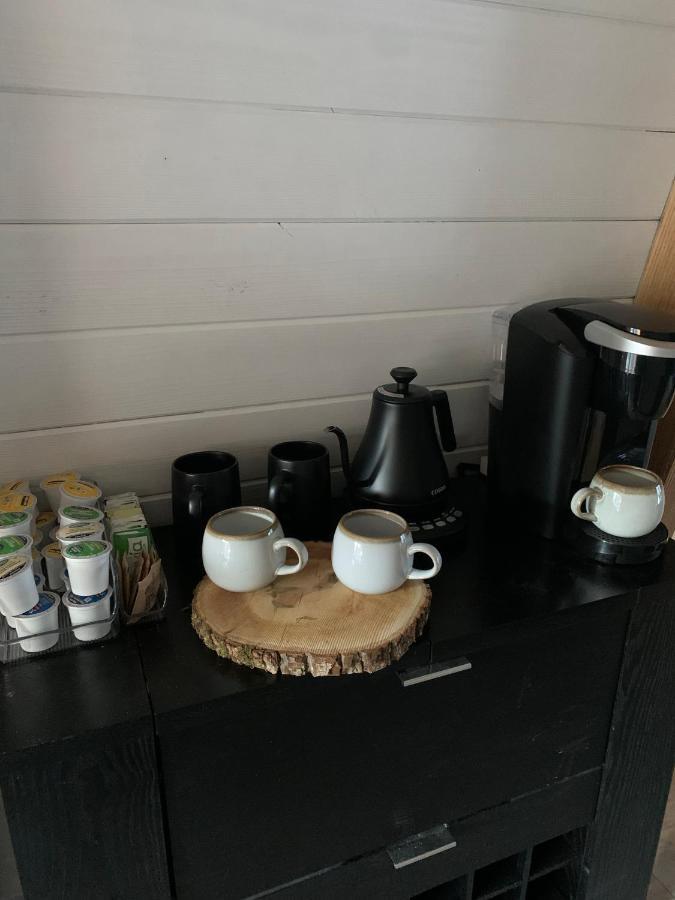 Maison Solange-Red Barn Farmhouse Style- Moonridge ビッグ・ベア・シティ エクステリア 写真